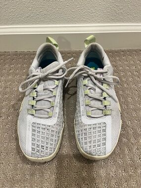 Under Armour TriBase Reign 6 Women’s size 8